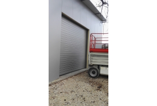 Segmentna vrata industrijska u sivoj boji