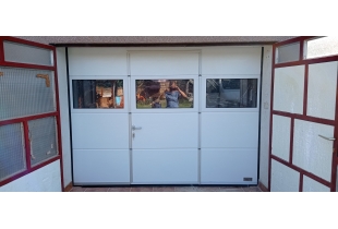 Garažna vrata PRESTIGE sa pešačkim vratima 45 mm panel