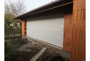 Garažna vrata bela boja 