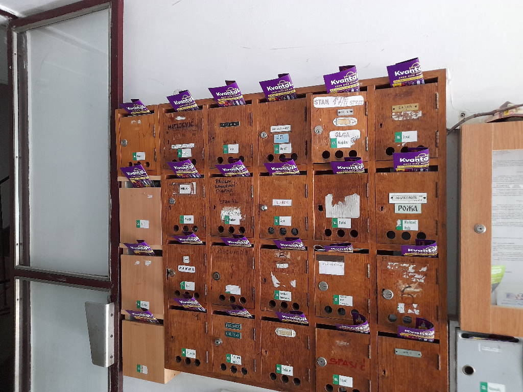 Podela flajera za Kvantalux u Novom Sadu