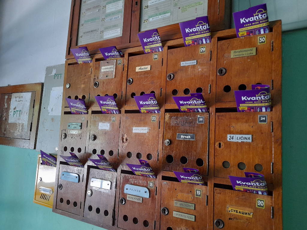 Podela flajera za Kvantalux u Novom Sadu