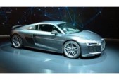 Audi R8 kome kamuflaža pomaže da ne prođe neopaženo...