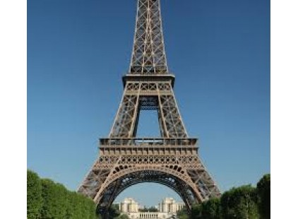  Bizarre things that happened at the Eiffel Tower  